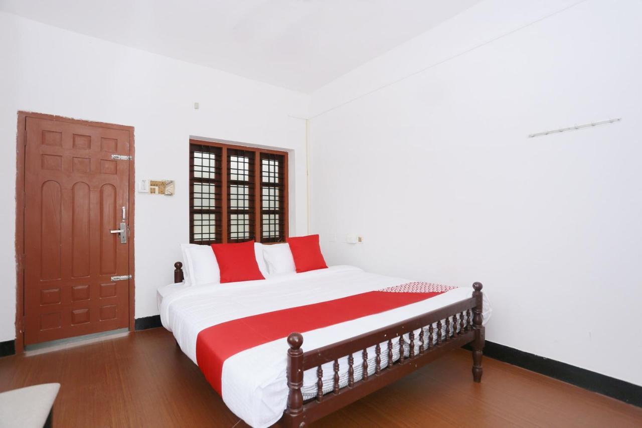 Oyo Flagship Kaveri Tourist Home غوروفايور المظهر الخارجي الصورة